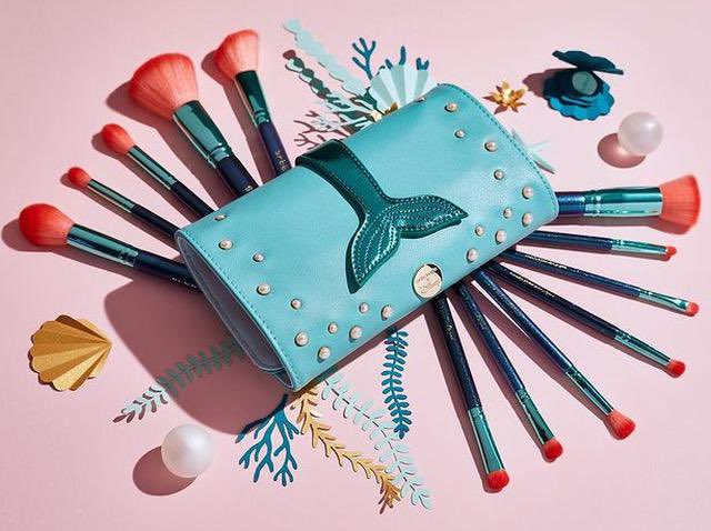 まってほんとまってスペクトラムコレクションのアースラとアリエルメイクブラシ🐙🐬やばい 