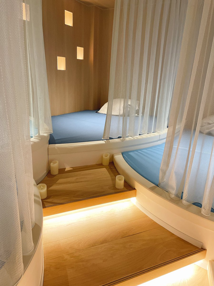 有明にできた泉天空の湯ちょっと前に行ったけどきれいでよかったよ~~女性専用ラウンジの天蓋半個室が夢のようでガチ寝してしまった あと写真に人間映ってないことから伝わると思うんですがしぬほど空いてた…(心配…
