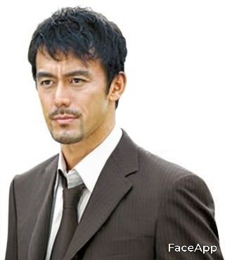 阿部寛、男らしさカンストしててFaceAppの男らしいフィルター使っても変わらないの強い