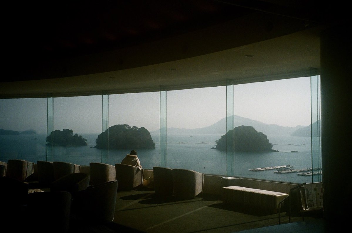 ヤフオクで買ったジャンクのカメラ現像したら全部死後の世界みたいな映り方してた 