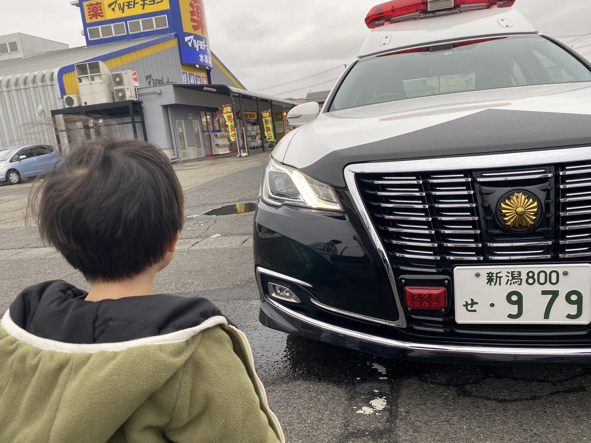 ヴォクシー当て逃げされたから警察呼んだら乗せてもらった我が息子w 