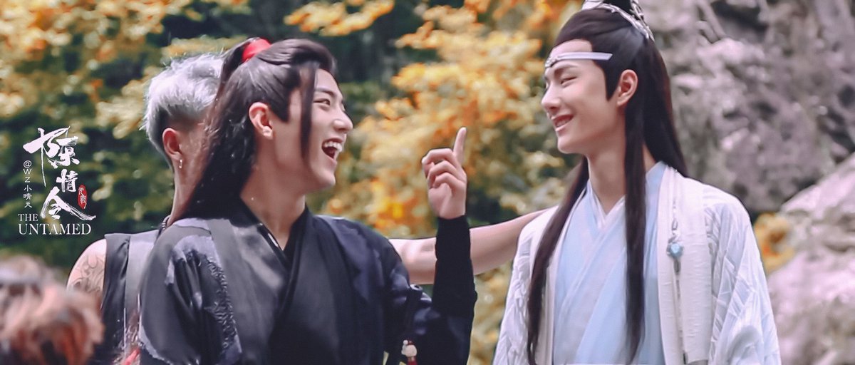 正反対の男と男の巨大感情好きなひと...  アジアでめちゃくちゃ売れた中華耽美大河「#陳情令」が日本上陸だよ... 1:30から解説、1:35から1話先行無料初放送なので気が向いたら観てね..  堅物優等生(白)x自由奔放(黒)だよ... 