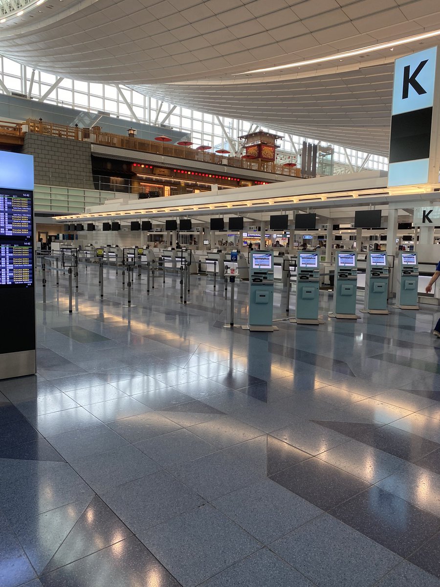 今日は在留邦人向けのワクチン接種に行ったんだけど、会場でこれが無料で配られてて