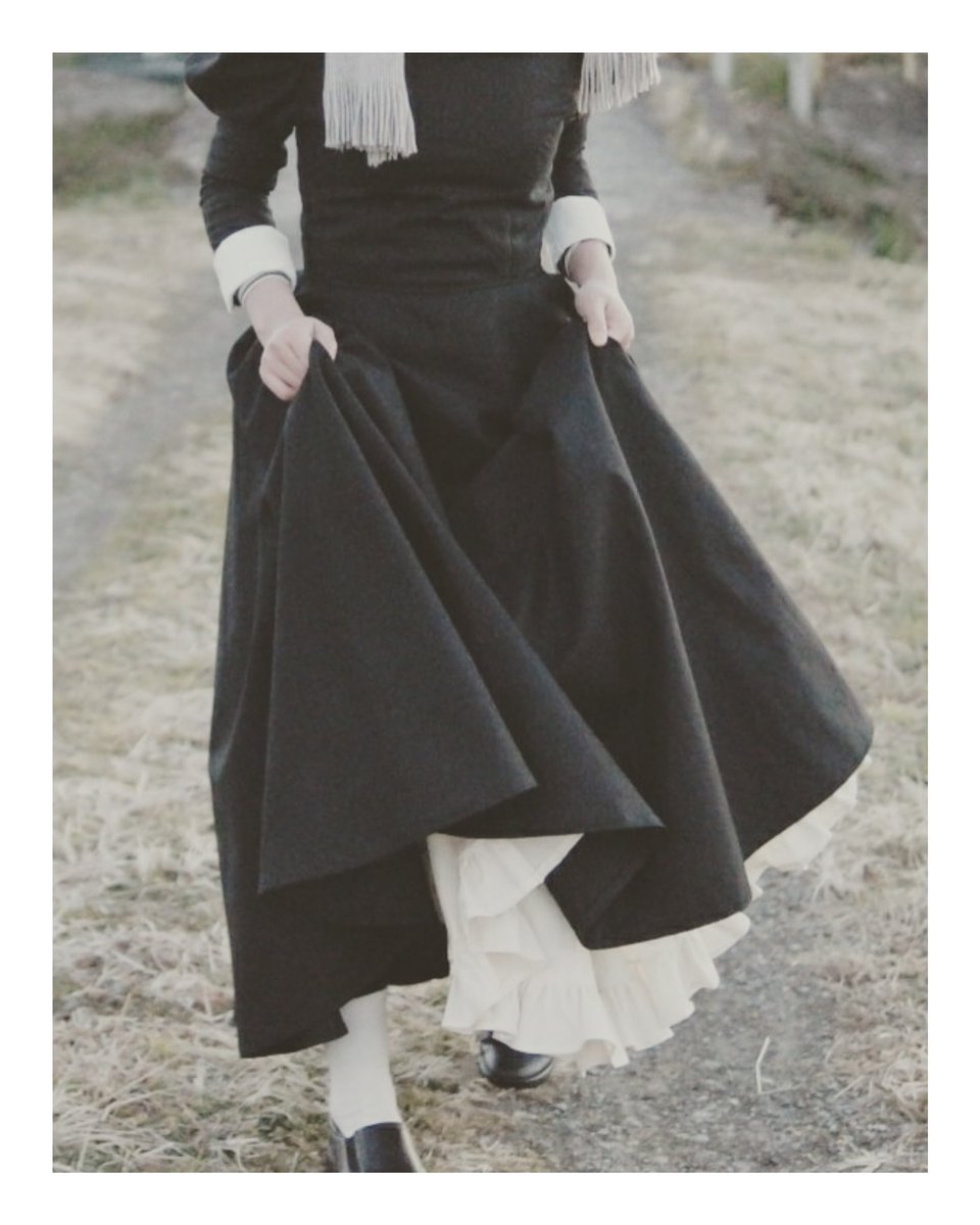 高校の時、メイド服の品の良さとミステリアスさに魅了されすぎて作りまくって着てもらって撮ったやつ #メイドの日 