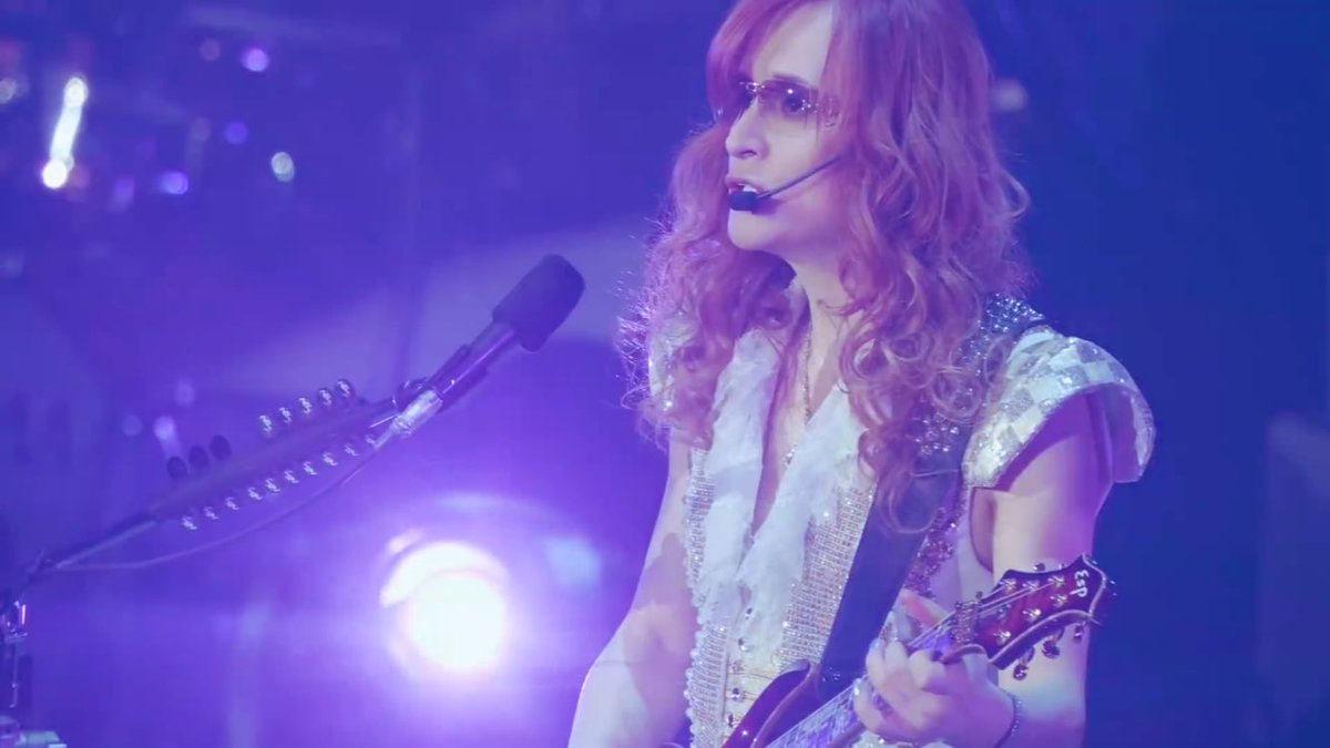 高見沢さんは普段SNSやネットは見ないようにしているけど  たまたま「高見沢、カツラ疑惑」というのを目にしてしまい少しショックを受けたそう😭  THE ALFEE 高見沢俊彦65歳前期高齢者 まだ髪は自前という事をSNSで広めてくださいとの事です