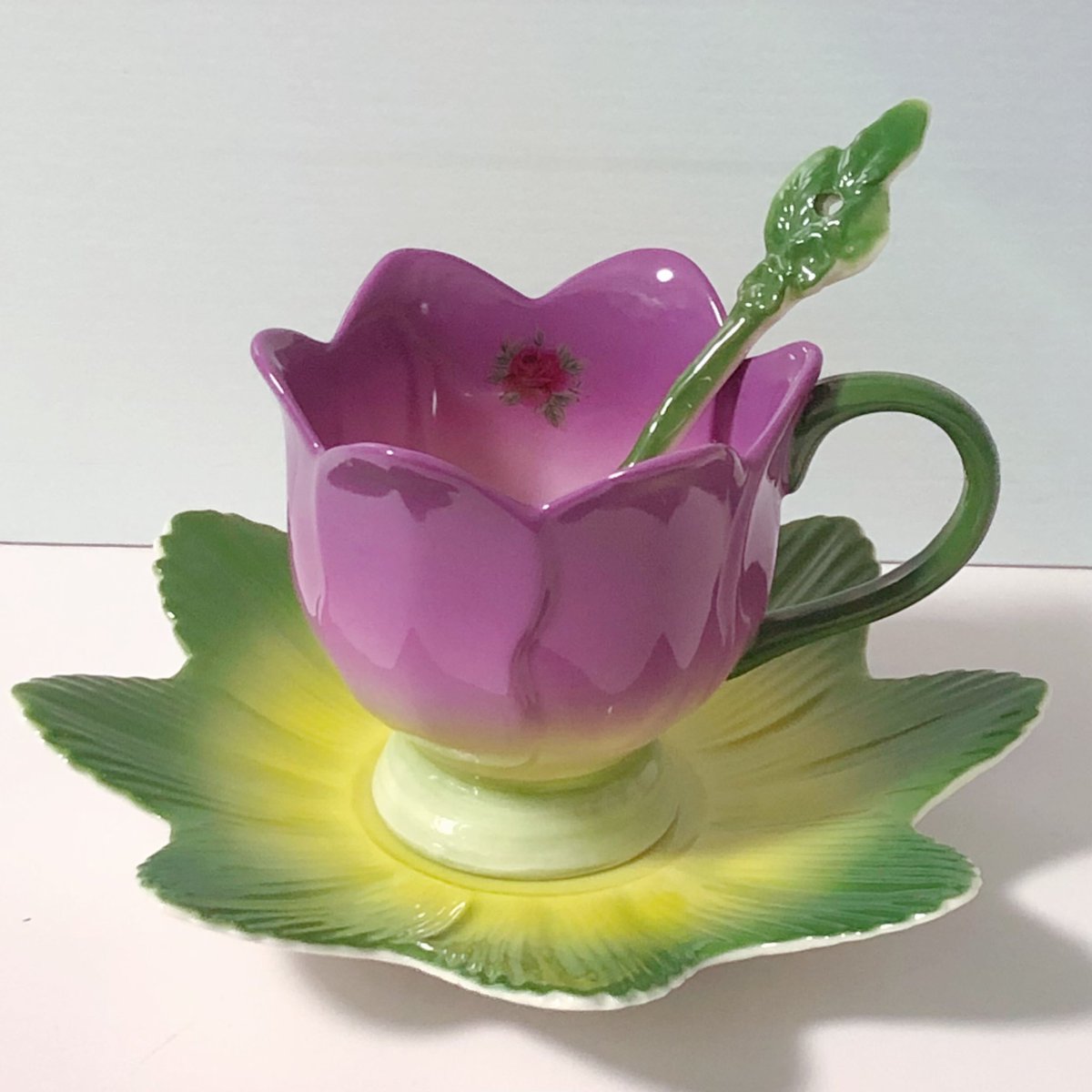 こつこつ集めてたティーカップ可愛すぎませんか…！？ 