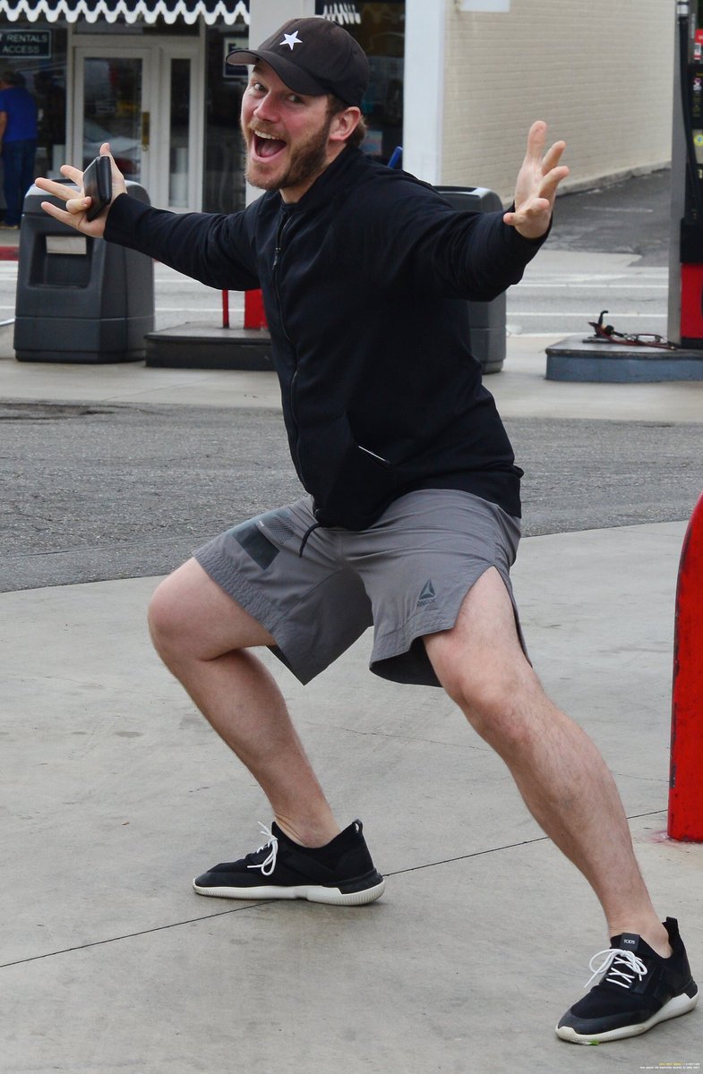 もはやパパラッチに対するクリス・プラットのポージング写真集が欲しいレベル 