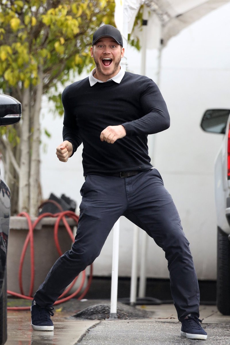 パパラッチにこのポーズでこの笑顔のクリス・プラット氏、人が良過ぎる 