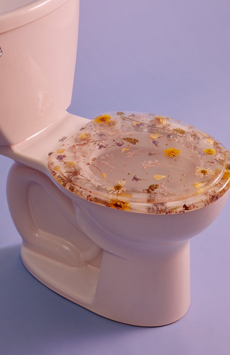 めっちゃかわいい・・・こういうトイレ可愛くできる商品開発してる会社とかないのかな〜トイレ雑貨ってあんまないよね・・・ 