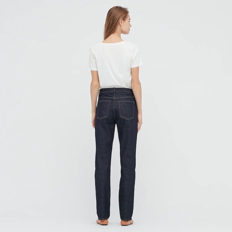 程よいハイウエストでトップスインでもアウトでも綺麗