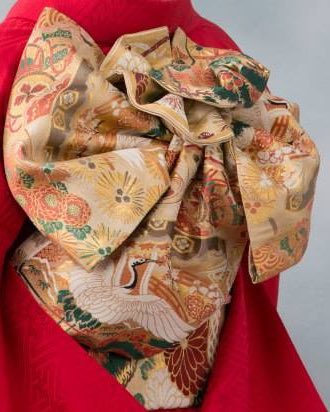 すみません、認知症の祖母(90)が衰えた肉体以上に最近精神的に参ってるので何かしてあげたいのです　他人から褒められる機会がない祖母の最晩年を少しでも健やかにするためにご協力頂けたら幸いです　これは若き日の祖母が蚕から糸を引いて織った帯と同じく糸から仕立てた七五三の着物でして（続 