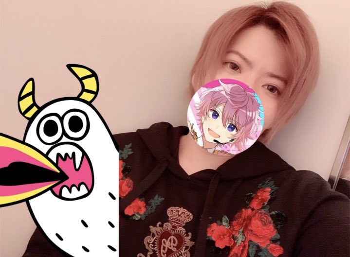握手会ありがとう いつも同じような髪型じゃ飽きちゃうかなと思って思い切ってサラサラヘアーで挑んだけど そもそも今日はじめましての人もいるってはじまる5分前に気がつきました まあたまには… いいっすね…🙄 今日も君達全員優勝🏅✨ おやすみです