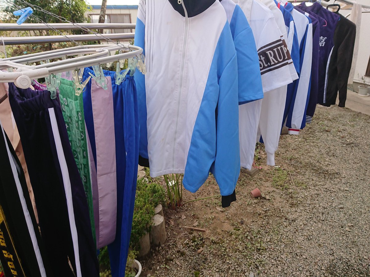 浸水して濡れてしまったテニプリジャージ手洗いして干してたんだけど庭が合同合宿に参加したマネージャー夢小説みたいな感じになってしまったwwwwwwwww 