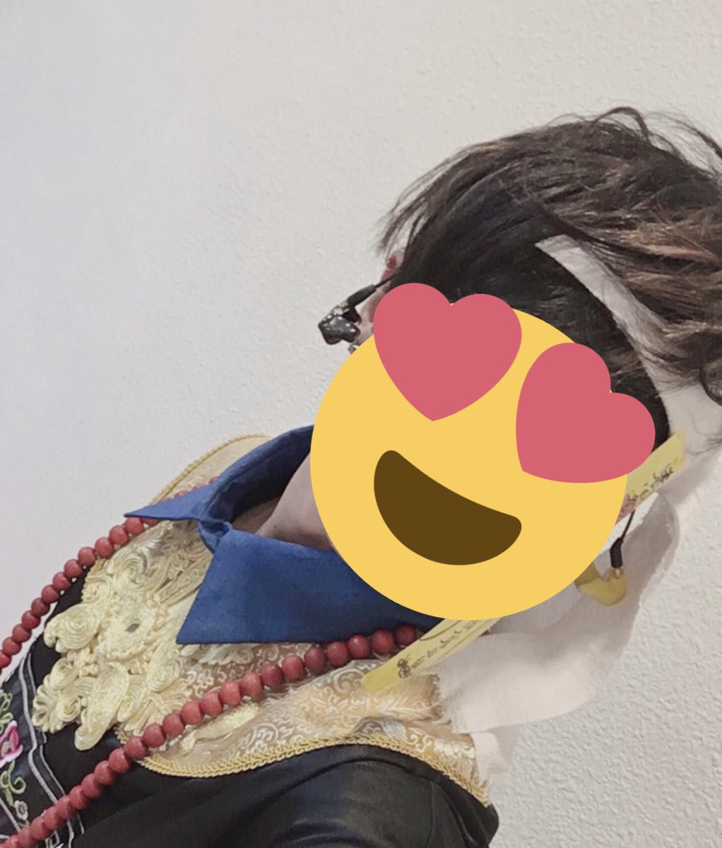 イメージカラーのイヤモニを新調したので今までの軌跡  初代:音が良く黒と黄で気に入っていたが多汗症によりライブ初使用の両国公演で無事水没  2代目:赤いやつ