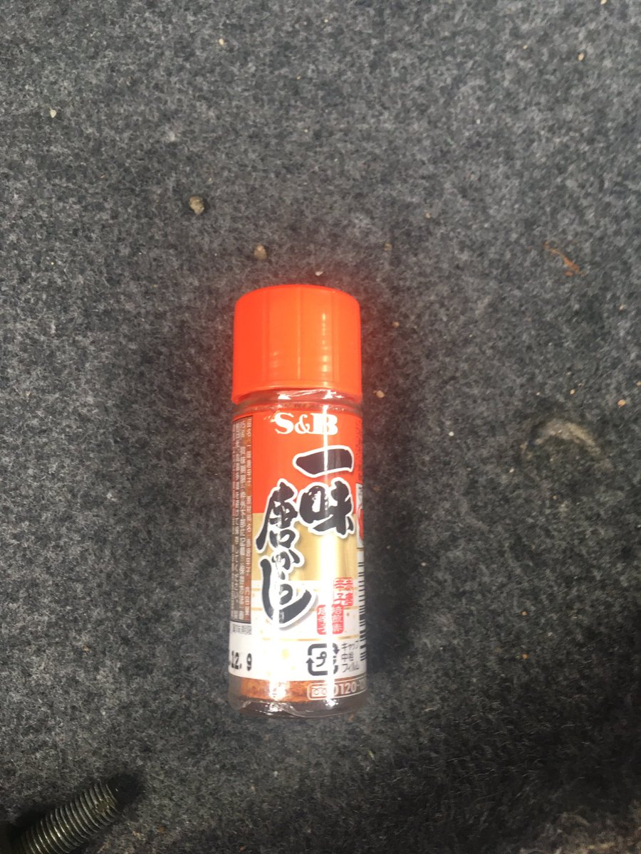 仕事、ラパン解体中、車内バラし、発煙筒、発煙筒…ん