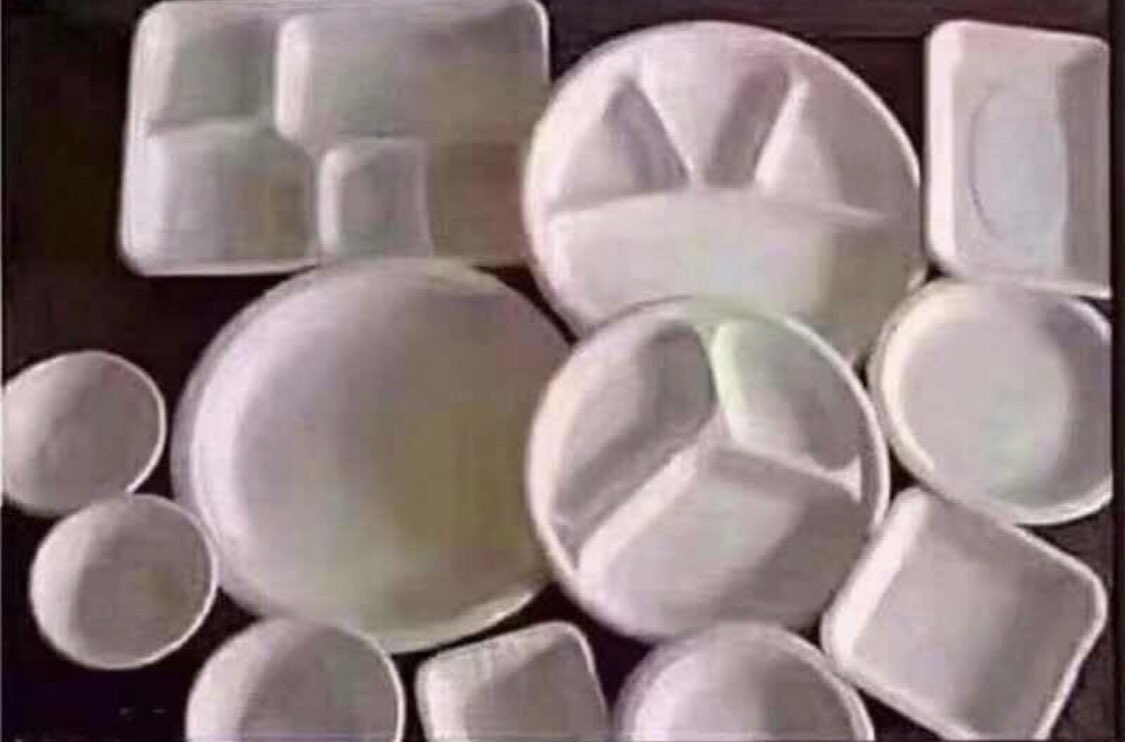 これは裏返されている食器だが、一個でも上向きの食器を見つけたら他も全部上向きに見えてくる