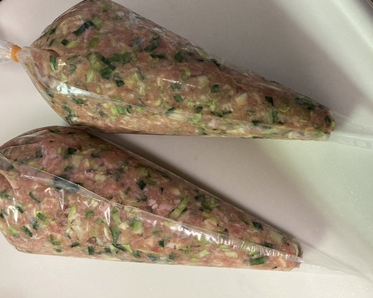 食べ盛り男子が二人いると、餃子を作るのも量が多くてめんどくさい