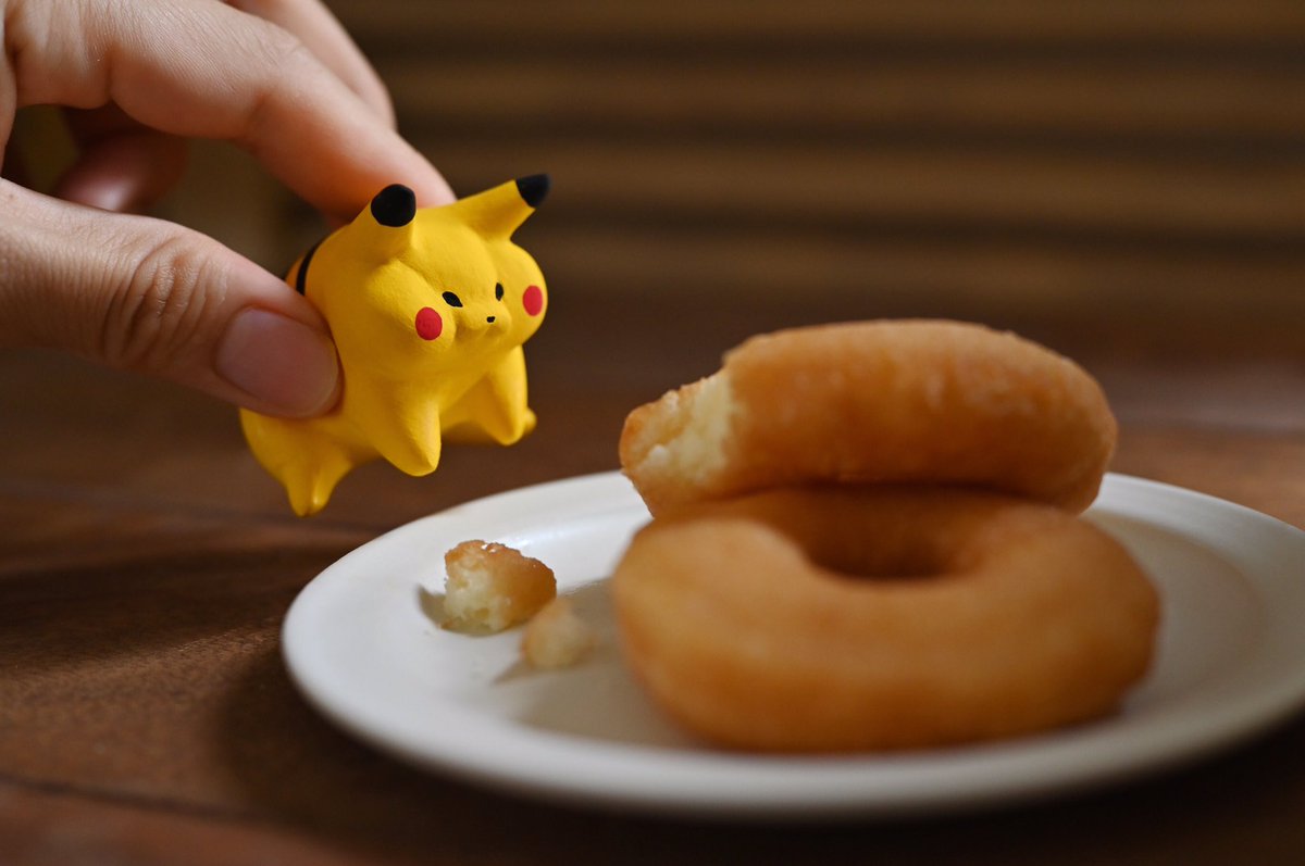 盗み食いをしていたピカチュウを捕まえました 