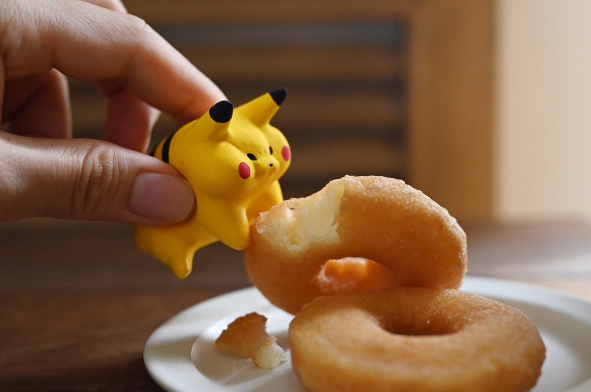 盗み食いをしていたピカチュウを捕まえました 