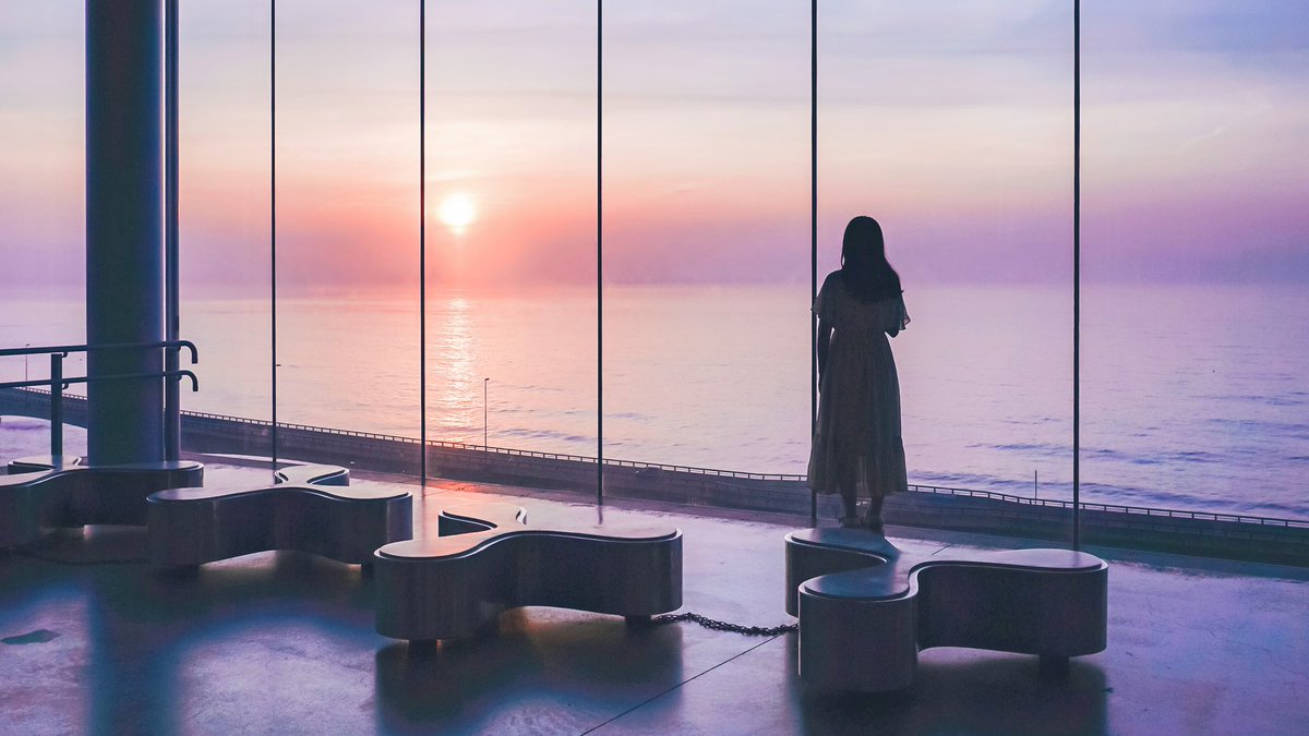 日立駅、この日ここから見た朝焼けが幻想的でした。 