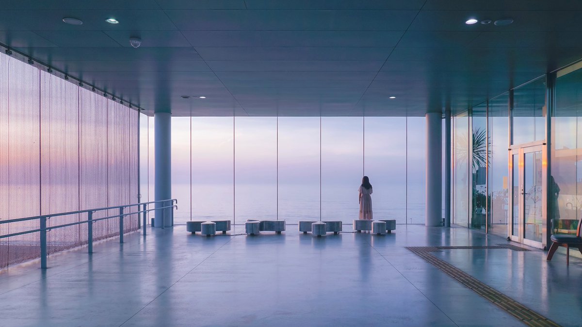 日立駅、この日ここから見た朝焼けが幻想的でした。 