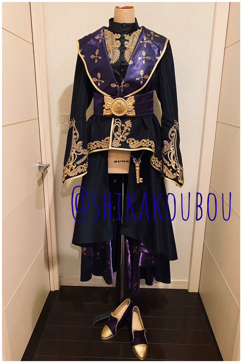 【ツイステッド・ワンダーランド        ／ 式典服 風 】  デザインに惚れ惚れしてなんとか再現したいなと思い、 プリントしたりモチーフの組み合わせ考えたり、作っててとっても楽しかったです☺️︎💕︎  #鹿工房 