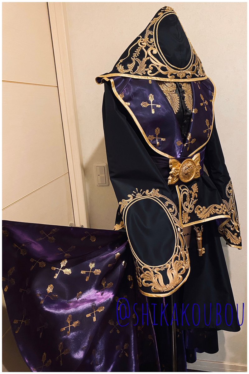 【ツイステッド・ワンダーランド        ／ 式典服 風 】  デザインに惚れ惚れしてなんとか再現したいなと思い、 プリントしたりモチーフの組み合わせ考えたり、作っててとっても楽しかったです☺️︎💕︎  #鹿工房 