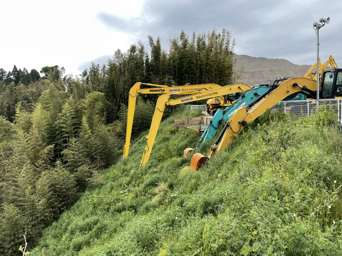貴重な重機の食事風景 