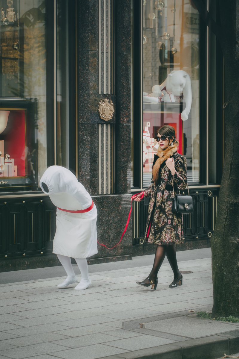 セレブがペットの散歩をしていたので撮影させてもらいました。 