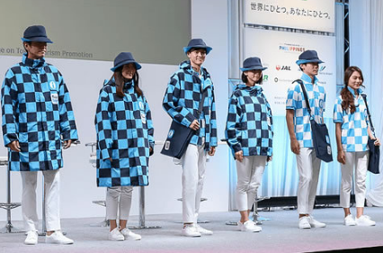 東京五輪のボランティアが着用するとしたかぶる傘の画像はデマであるという記事