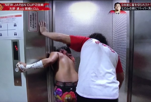 無観客ということでプロレスが「一階送り」という新たなエンタメ性を確立した