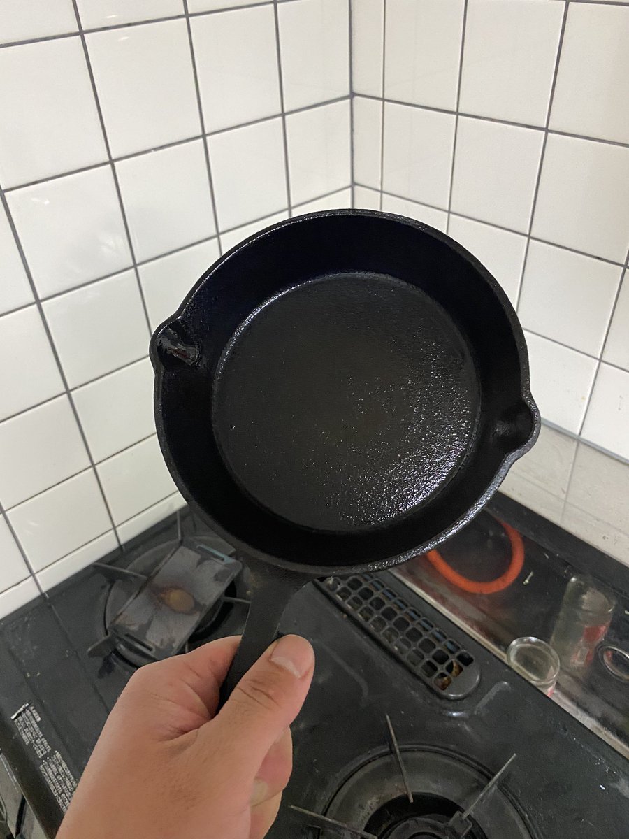 こちらは先日の熊本のキャンプ場に遺棄されていたスキレット😡  かわいそうだったので持ち帰ってキレイキレイしてやりました☺️✨ ＃キャンプ好きと繋がりたい ＃不法投棄反対 ＃来た時よりも美しく ＃キャンプ 