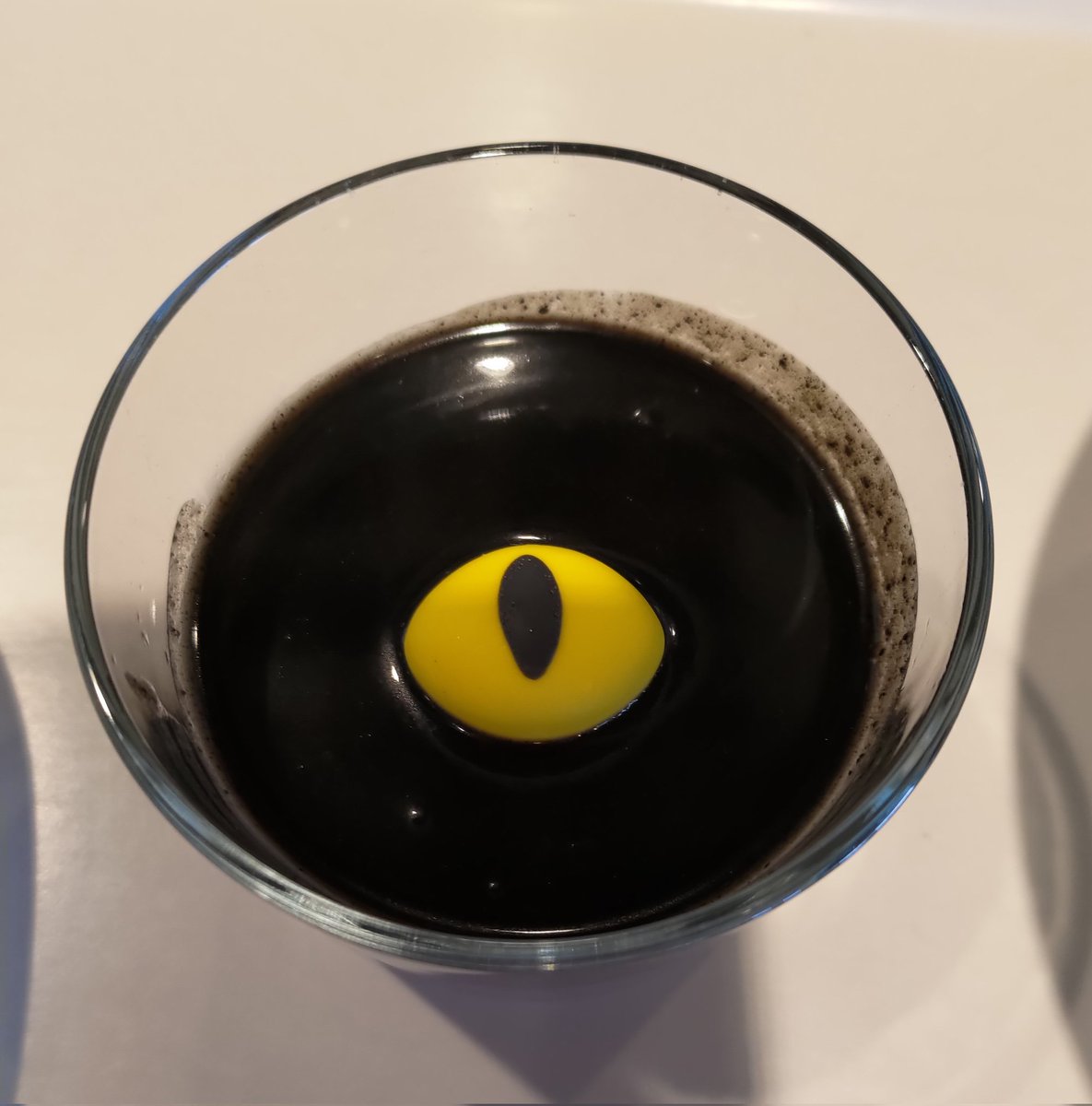 黒猫プリン……ちょっと思ってたのと違ってこわい…… 