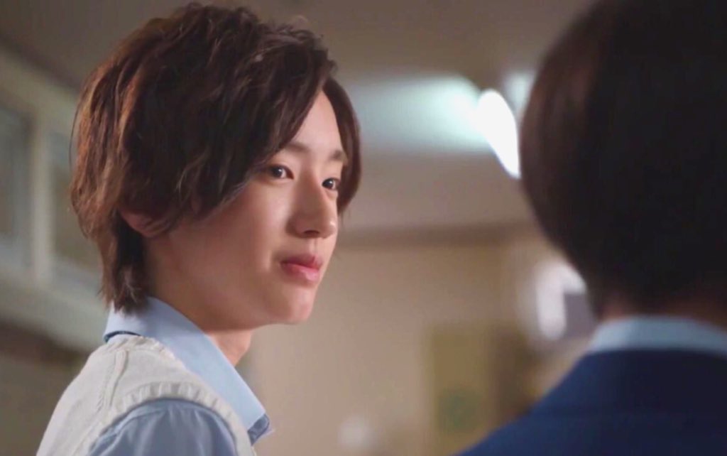 女装で話題の道枝くん、美は容姿だけではない様で「人の容姿はいじるのはダメ」と明言していてすごい 自分は物心つく前から綺麗でその辛さなんて体感したことないだろうし関西で笑いを求めれる時に容姿いじりなんて1番楽なのにふざけ盛りの10代の男の子がそうはっきりと言い切れること相当に尊いと思う 