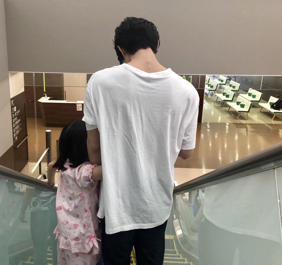 前に「三浦春馬さん顔がえちえち😣💖」とかツイートしたけどこの人普通に顔見えない後ろ姿でもえちえち100%で笑ってる エロの魔導師なの