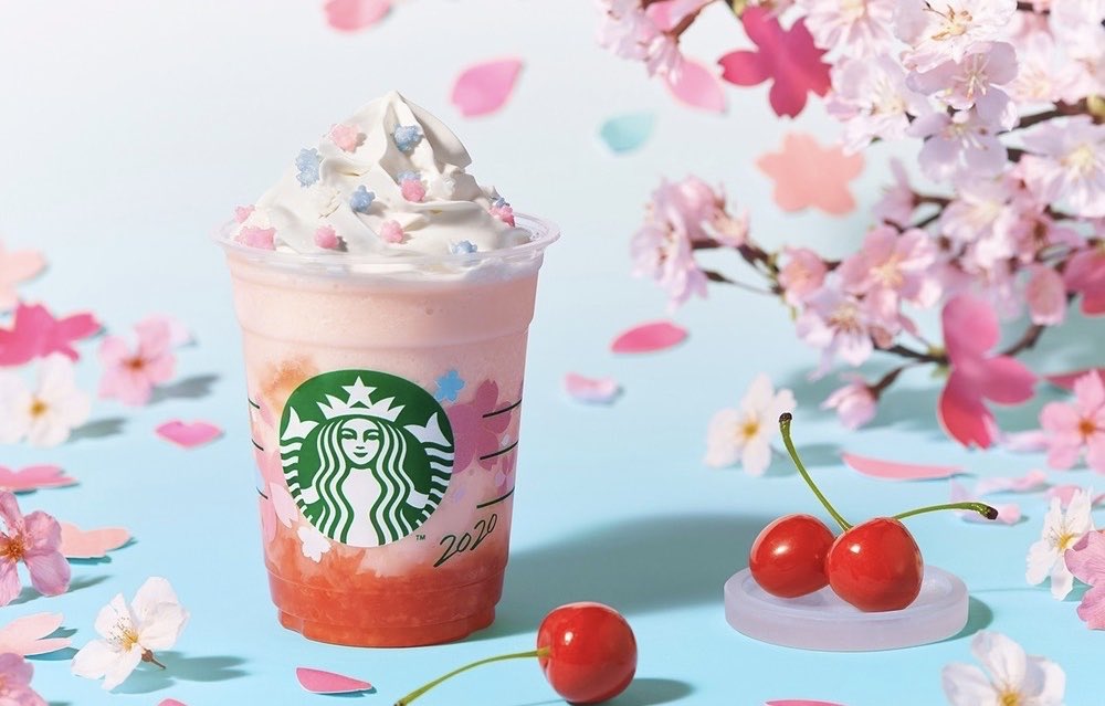 2月26日より期間限定でスターバックスから、さくらんぼの果肉感たっぷりの「さくら さくらんぼ フラペチーノ」が新発売されます✨ また無料さくらトッピングも始まります