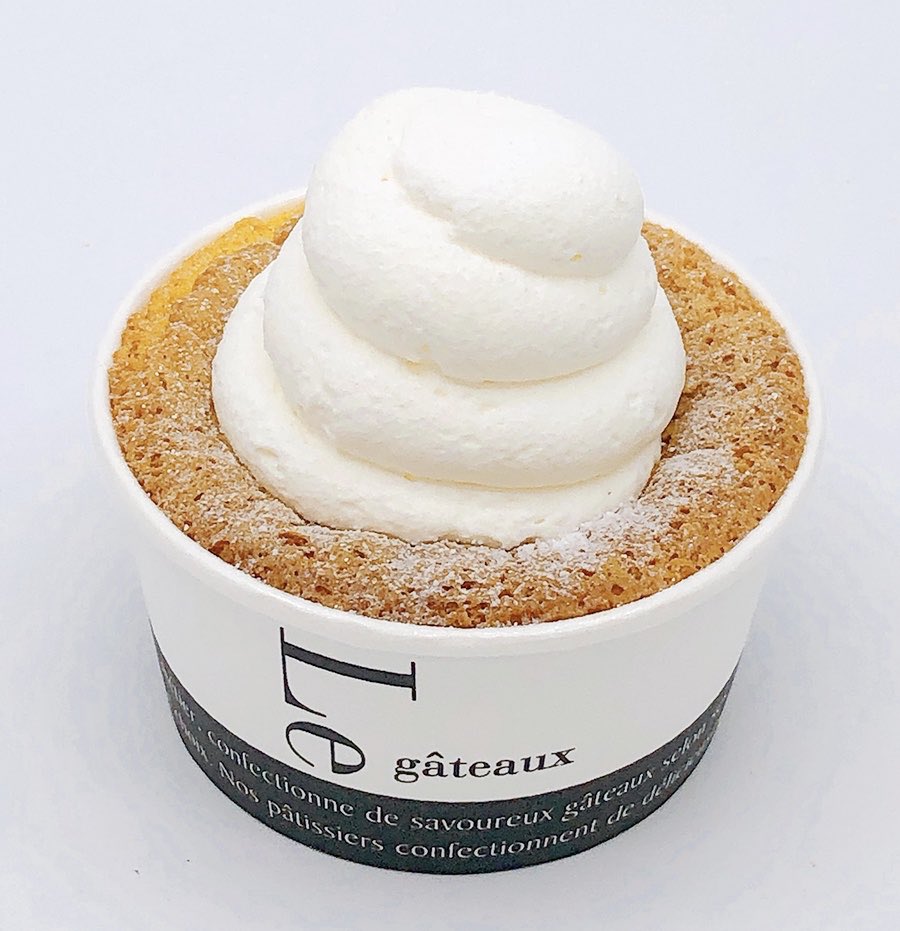 4月21日より順次セブンイレブンから、ふんわりとした食感のシフォンケーキに、ホイップクリームを合わせた新しいスイーツ『ふんわりクリームシフォン』が新発売されます✨