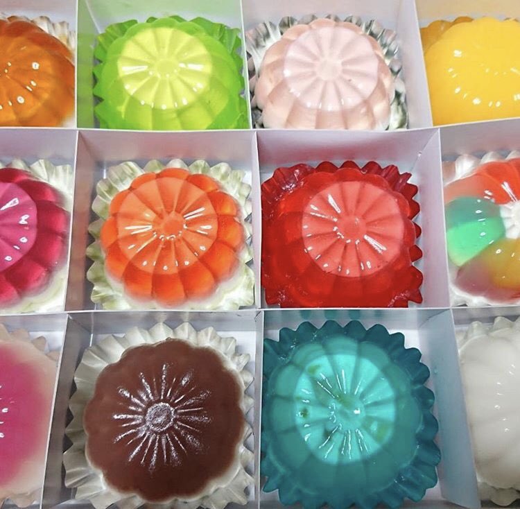 福島県いわき市にあるゼリー専門店「ゼリーのイエ」の、宝石のように綺麗で色鮮やかな「ゼリーの詰め合わせセット」✨ オンラインでも注文できます