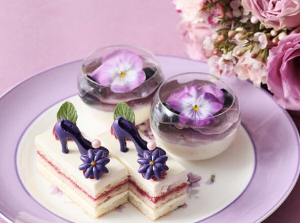 9月24日〜11月8日までの期間限定で名古屋のストリングスホテル 八事 NAGOYAにて、 スミレの花をイメージしたアフタヌーンティー「マリーアントワネットのスミレ スイーツ コレクション」が提供されます✨