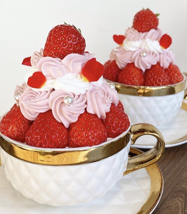 愛知県名古屋市本陣駅近くにあるお店「スイーツギャラリーアマンダ」の可愛らしい苺スイーツ「恋するミニパフェ」、「いちごのショートケーキ」、「ストロベリ子」✨ 