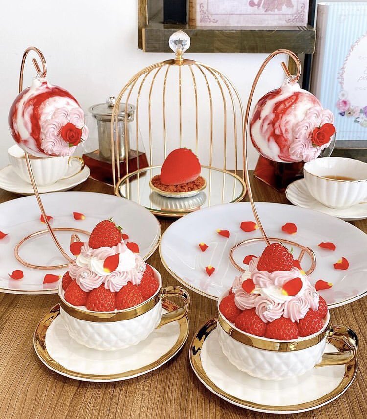 愛知県名古屋市本陣駅近くにあるお店「スイーツギャラリーアマンダ」の可愛らしい苺スイーツ「恋するミニパフェ」、「いちごのショートケーキ」、「ストロベリ子」✨ 