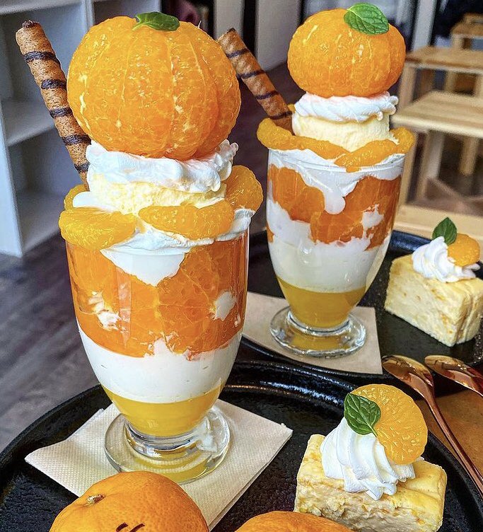 福岡県太宰府駅近くにあるお店「チーズケーキ研究所」の、たっぷりのチーズクリームとみかんを合わせたパフェのようなチーズケーキ「みかんのチーズケーキ」✨ 