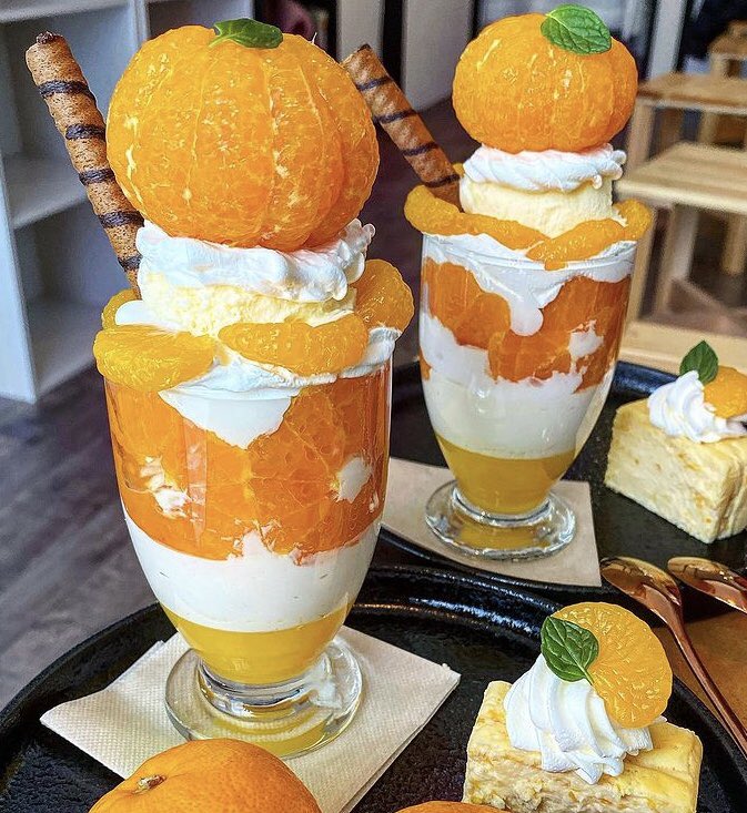 福岡県太宰府駅近くにあるお店「チーズケーキ研究所」の、たっぷりのチーズクリームとみかんを合わせたパフェのようなチーズケーキ「みかんのチーズケーキ」✨ 