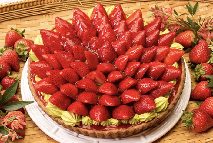 ２月２２日〜２月２８日まで「キル フェ ボン」では、苺をたっぷりと使用したタルト９種が揃う「2021 ベリーストロベリー」が開催されます✨ 