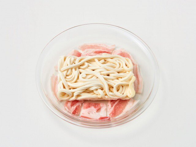 お店で出せそう  【ぶっかけ冷しゃぶ豆乳うどん】  ①耐熱皿に豚バラ50gを広げ冷凍「さぬきうどん」を乗せフワッとラップ4分30秒チン ②冷水で冷まし水気をきり器に盛る ③［豆乳100ml、白すりごま大さじ1、濃縮2倍めんつゆ大さじ2］をかけ、水菜、好みでラー油と黒胡椒  #PR #夏うどん 