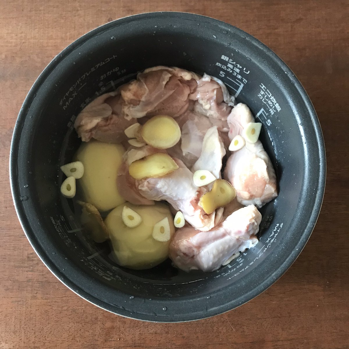 持ち上げると崩れるほどお肉ホロホロ、絶品のスープ煮です