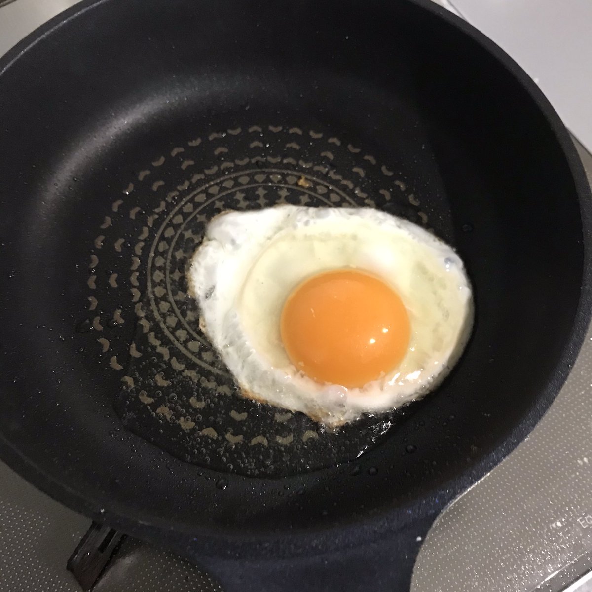 私の中で究極の丼  【両面目玉焼き丼】  周りカリカリ、中は半熟未満でトロトロ