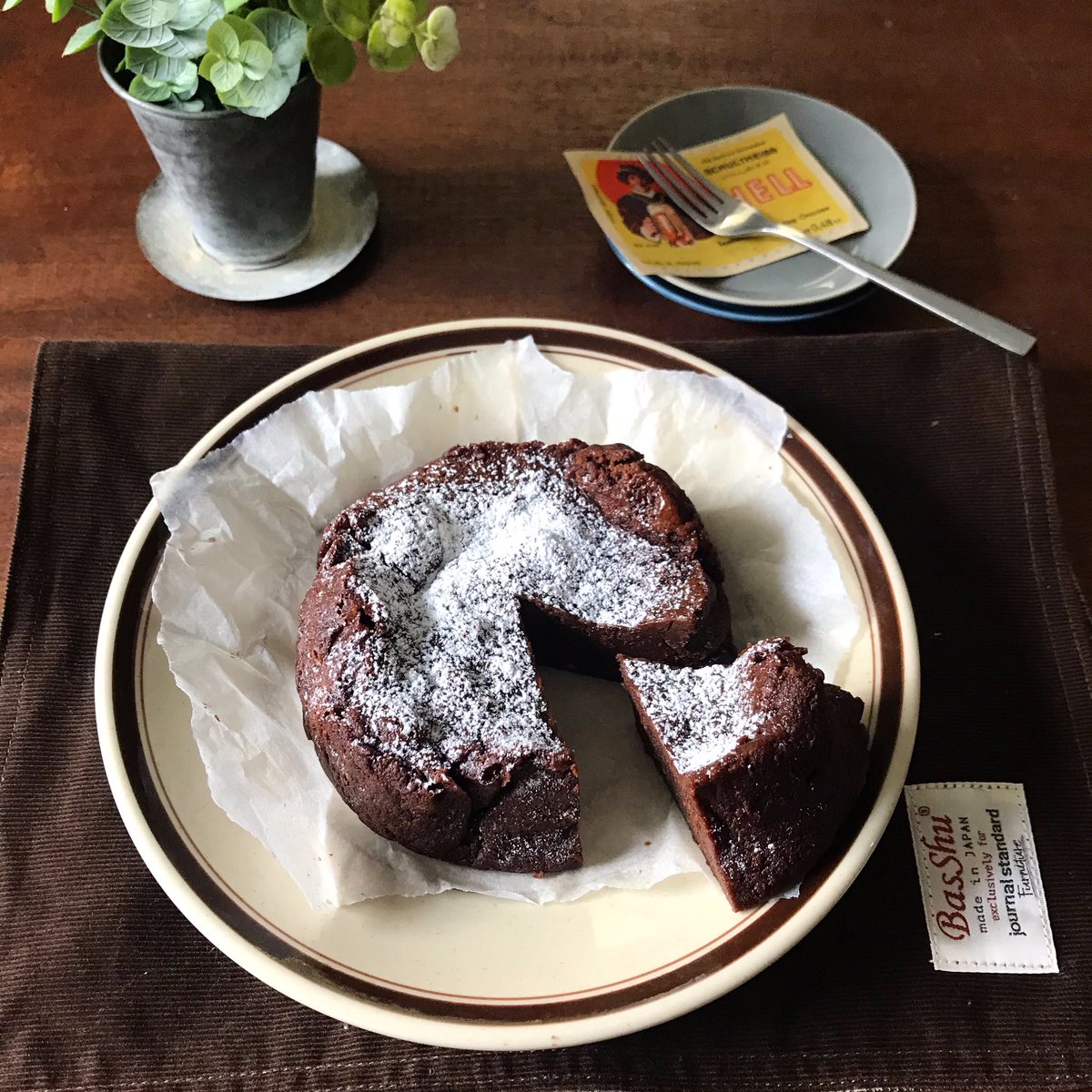 7回改良して太ったから試して貰えたら報われます  【レンジで絶品ガトーショコラ】  ホットケーキミックスやBPを使うガトーショコラ風じゃなくメレンゲの本格版