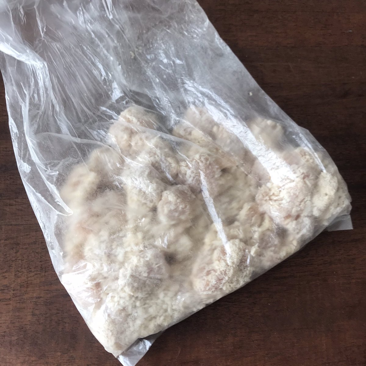 味付き衣がカリカリ、中は胸肉と思えないほどしっとり美味しい