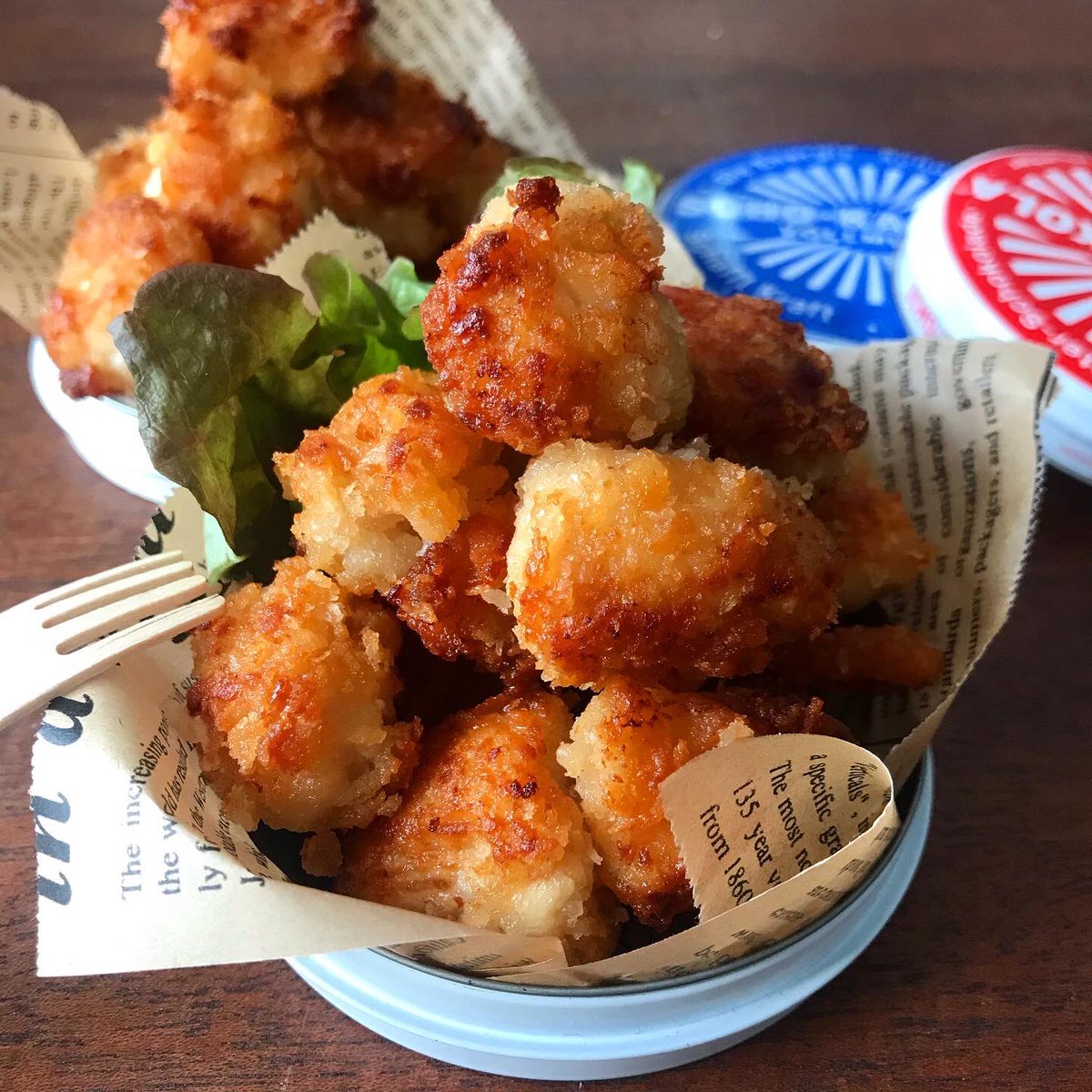 味付き衣がカリカリ、中は胸肉と思えないほどしっとり美味しい